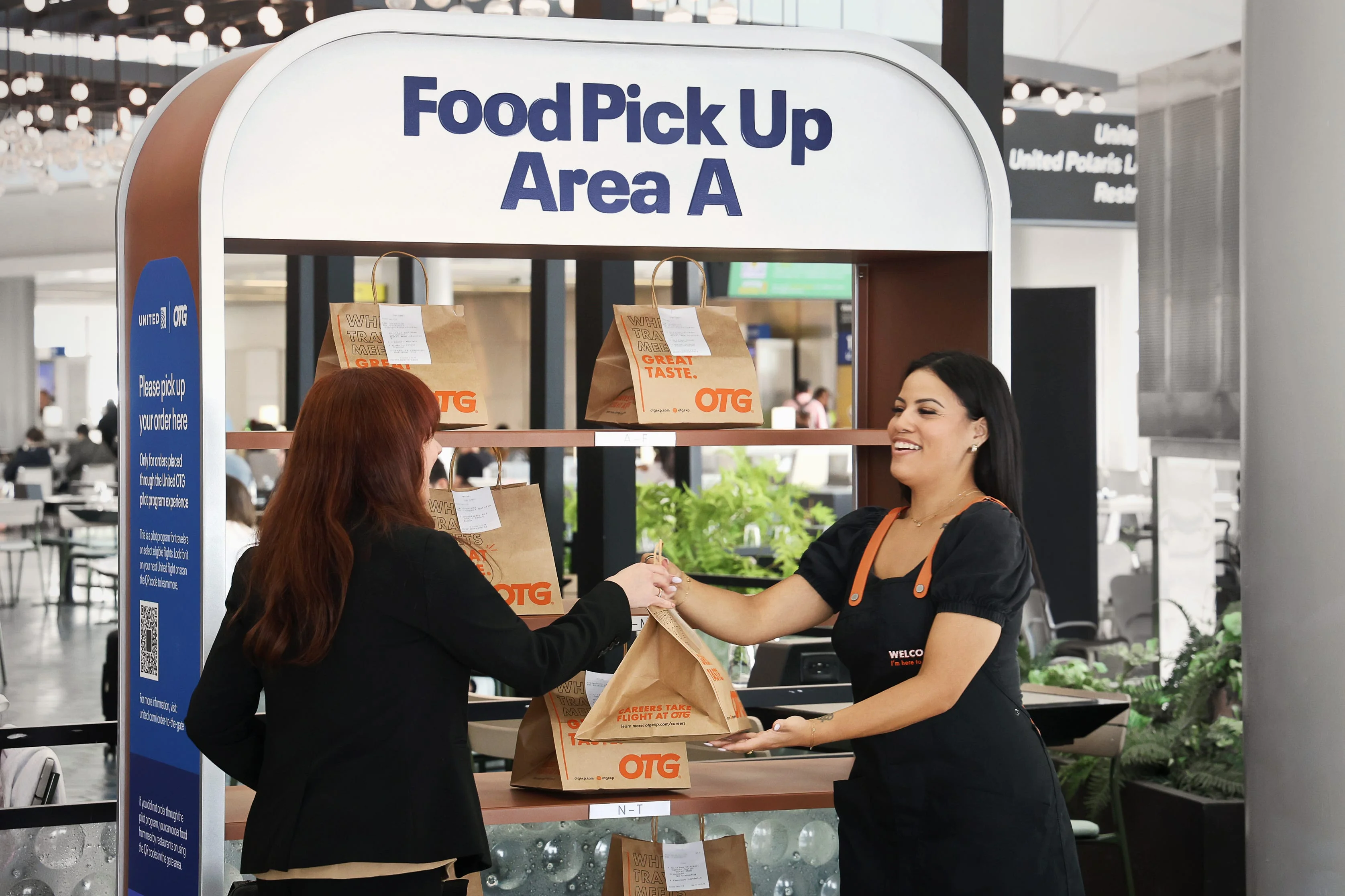 United Airlines Trials Pre-Order Food Service for Passengers at Newark Airport