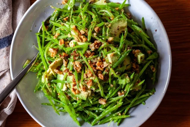 Refreshing Snow Pea Salad with Avocado: A Simple Recipe for Summer