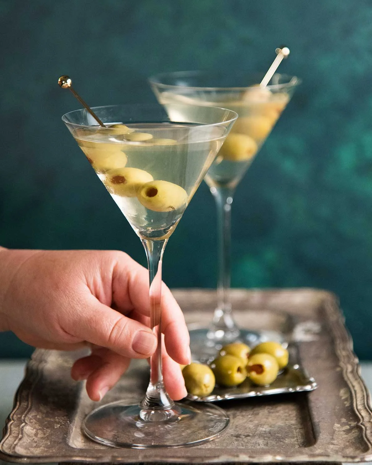 Discover the Allure of the Dirty Martini: A Cocktail Experience Worth Savoring